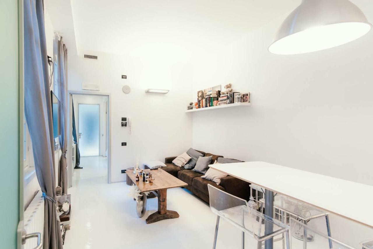 Giovio Loft - The House Of Travelers Apartment โกโม ภายนอก รูปภาพ